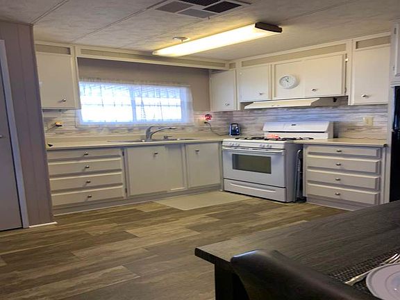 4th image of 4065 E University Dr #340