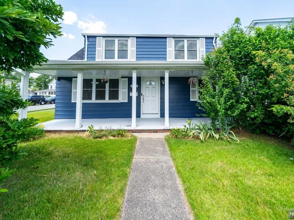 275 Nedellec Dr, Saddle Brook, NJ 07663