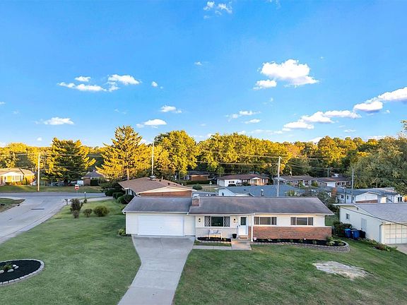 2nd image of 2918 Lourdes Dr