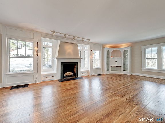 4th image of 6 Pelton Hill