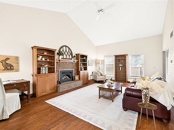 3rd image of 7 Cassandra Cir
