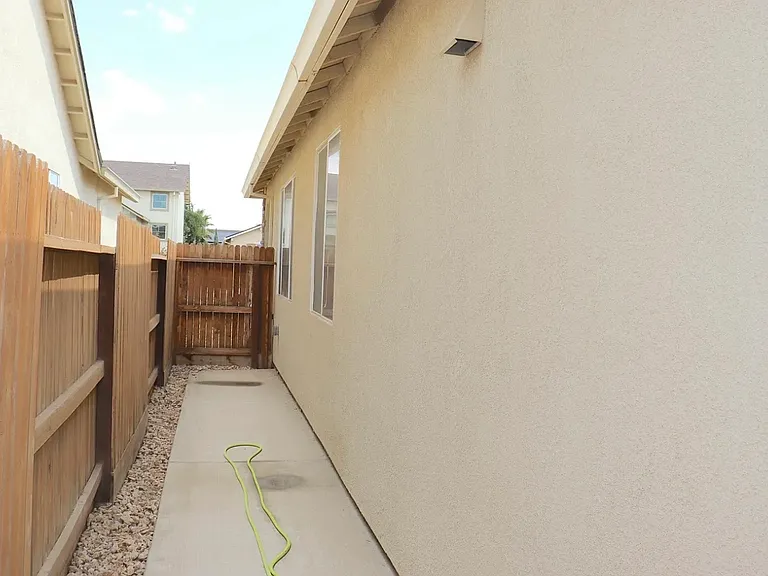 1332 Greenbrier Dr — Photo 28
