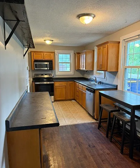 419 Chadwell Dr — Photo 3