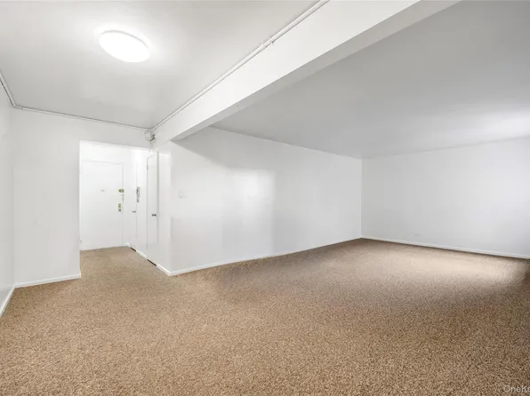 224 Union Turnpike #3K, Oakland Gardens, NY 11364