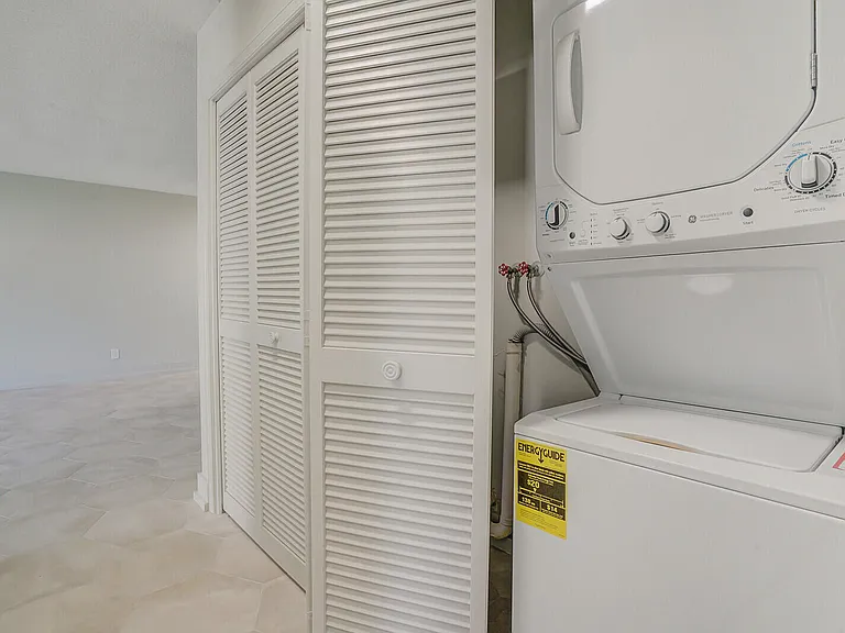315 Venetian Dr #8 — Photo 23