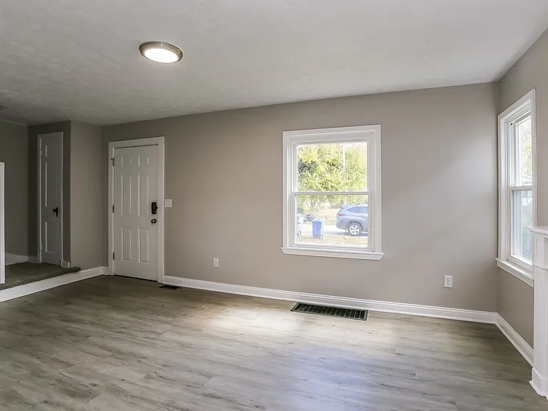 418199_019_living_room_13284526.jpg