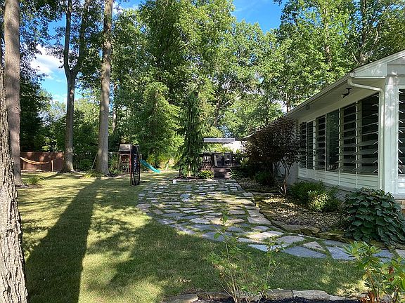 2nd image of 360 Sleepy Hollow Dr