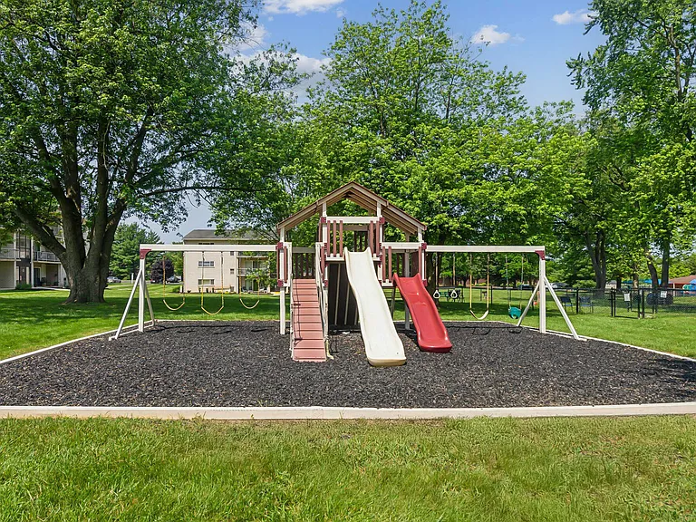 Suburban Park — Photo 18