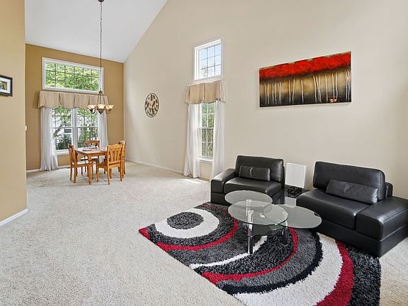 4th image of 1475 Della Dr