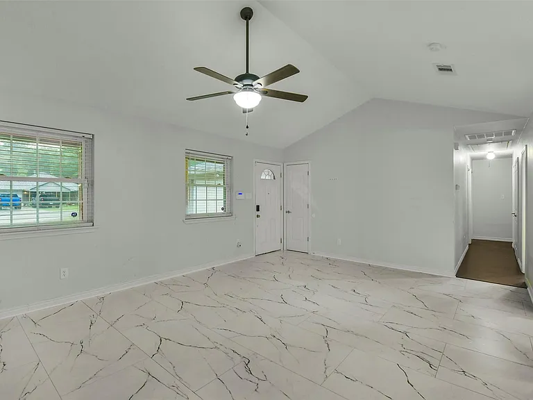 1215 Tejas Blvd — Photo 3