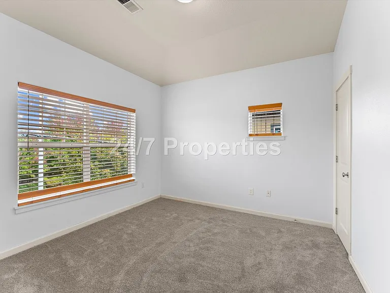 1050 SW 170th Ave #201 — Photo 17