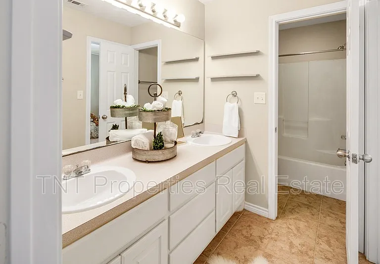 9803 Riskys Ranch Dr — Photo 5