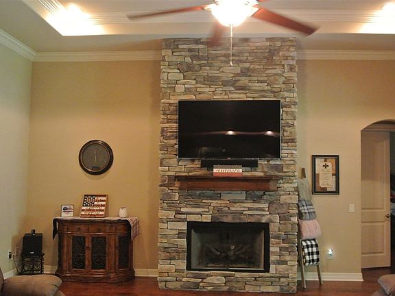 4th image of 142 Remington Cir
