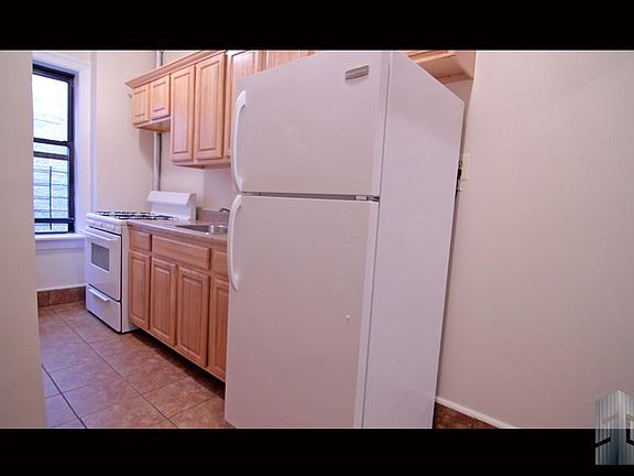 4th image of 390 E 153rd St APT 5J