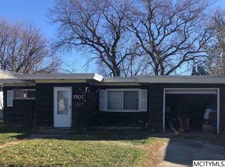 1207 S Massachusetts Ave, Mason City, IA 50401