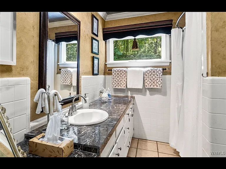 7 Lakeshore Dr — Photo 3