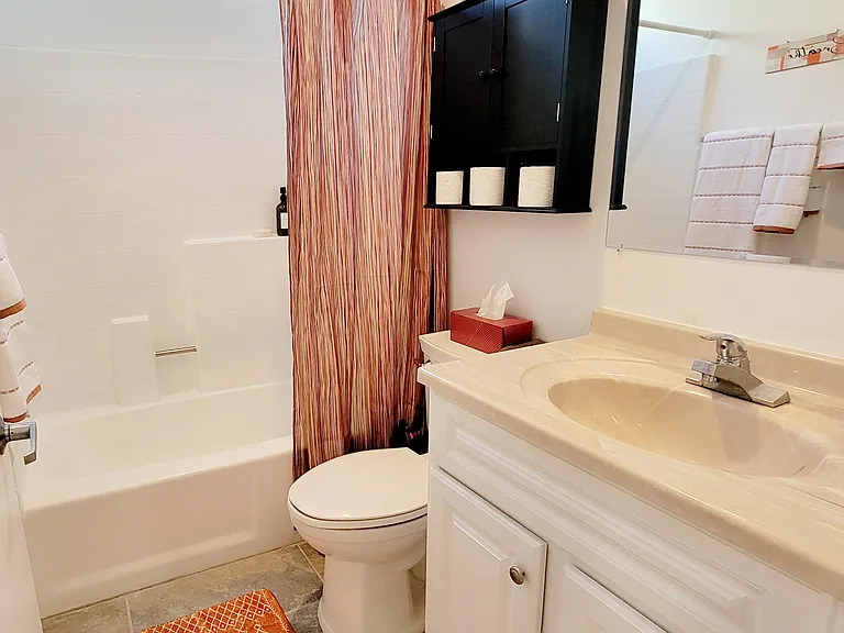 1230 N June St #114 — Photo 6