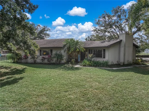 835 Shamrock Dr, Sebring, FL 33875