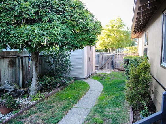 5th image of 602 Townsend Dr