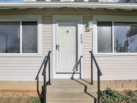 5th image of 459 Lakeshore Dr E