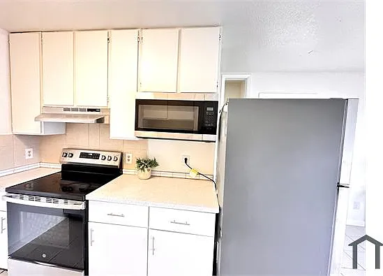 3421 68th Ave #6 — Photo 5