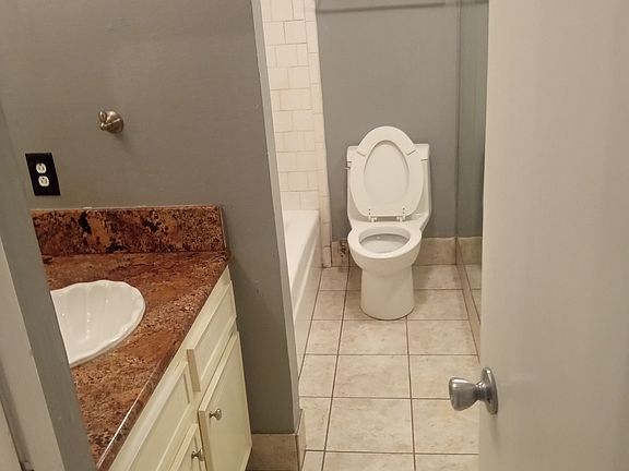 5th image of 3131 Cummins St APT 31