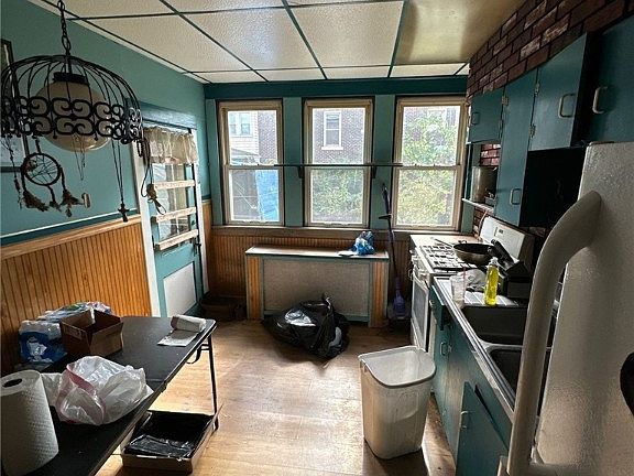 5th image of 7224 Schoyer Ave
