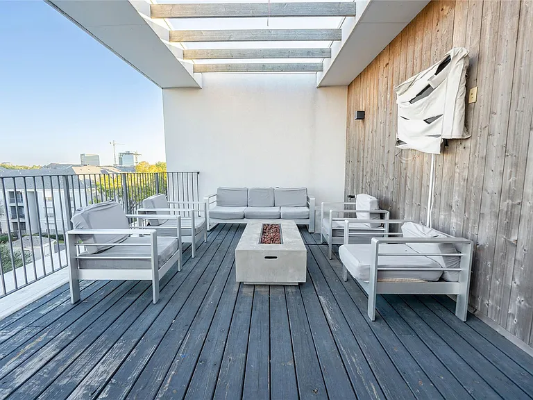 709 Memorial Heights Dr — Photo 46