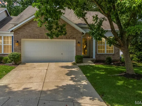 1347 Parkview Estates Dr, Ballwin, MO 63021