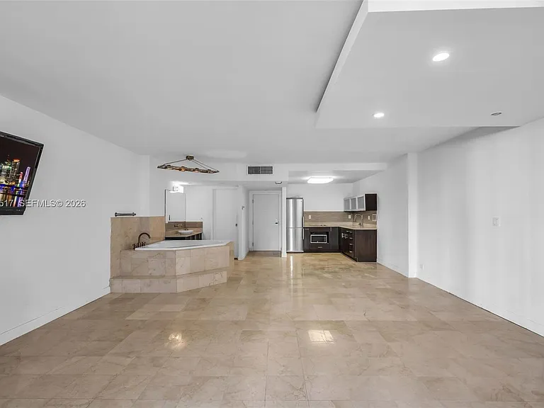 2301 Collins Ave #621 — Photo 7