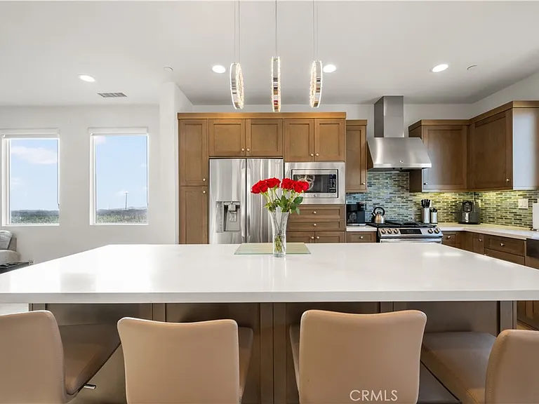 1068 Hampton Dr — Photo 11