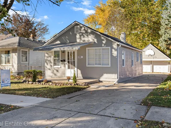 3936 Weddell St, Dearborn Heights, MI 48125