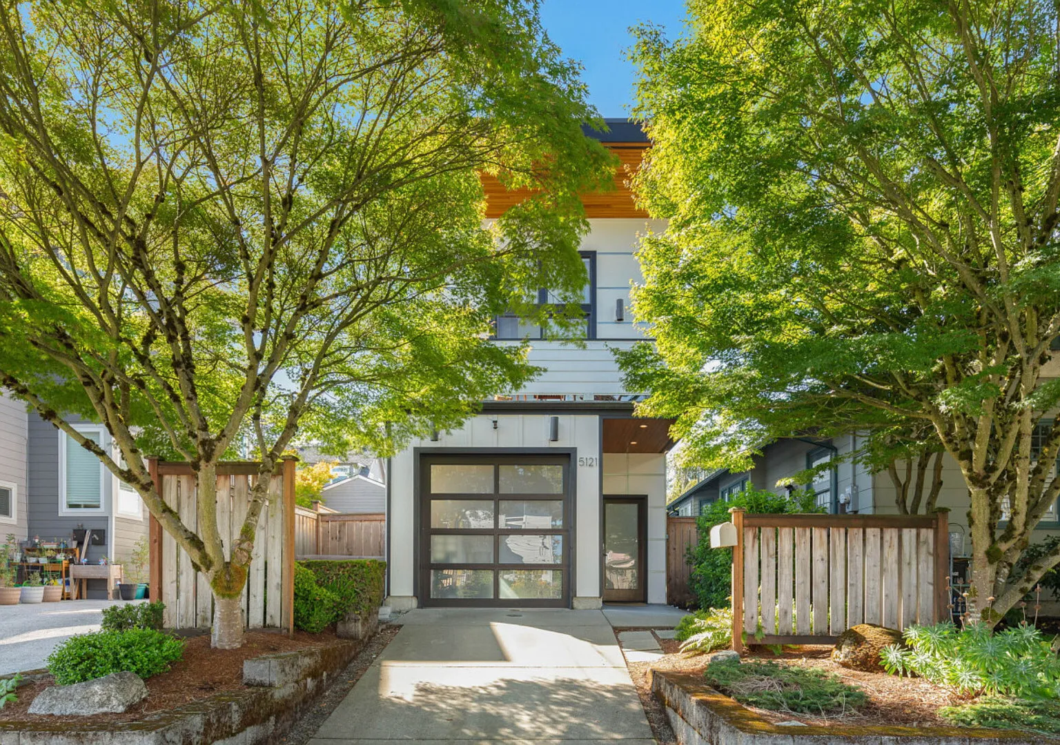 3BR 2.5BA The Orcas Parkside- Near Stadium — Photo 1