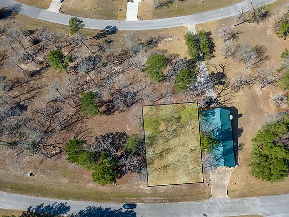 3rd image of 22 Hillsborough Dr