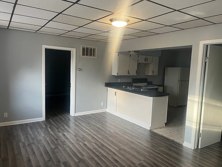 10390 S Mill St #101 — Photo 3