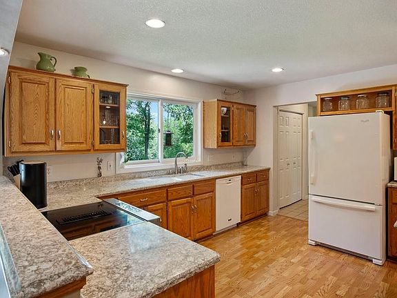 4th image of 2048 Burnett Dr