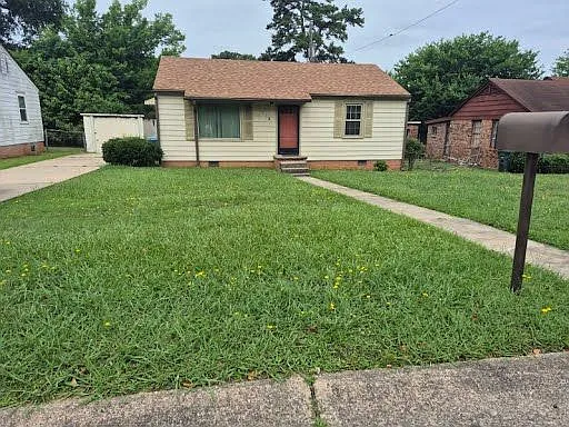 1712 Pinewood Dr — Photo 1