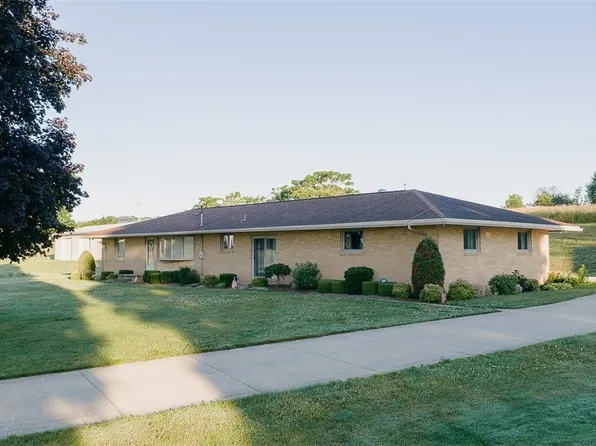 9015 Mapleton St SE, East Canton, OH 44730