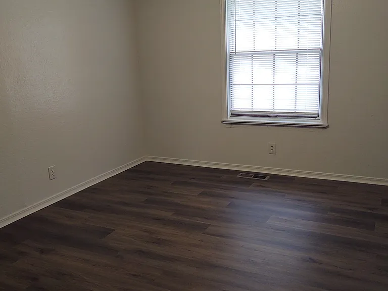 2nd bedroom with walk in closet