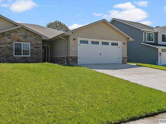 3rd image of 1100 Iris Ave