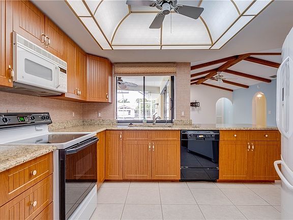 4th image of 5308 SW 11th Pl