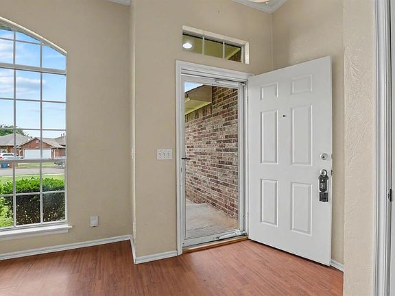 4th image of 904 Pruett Dr