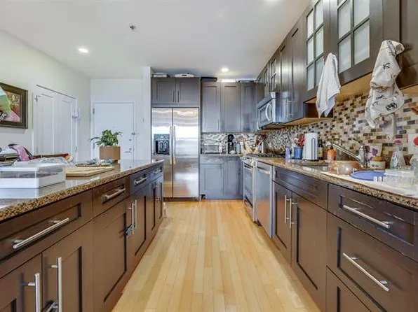 1125 Maxwell Lane image 1 of 32