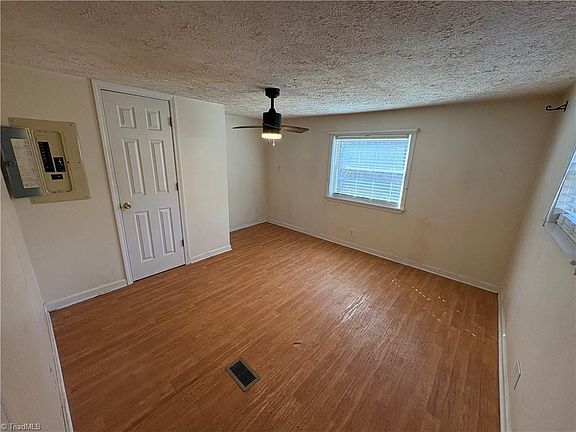 4th image of 329 Graystone Rd