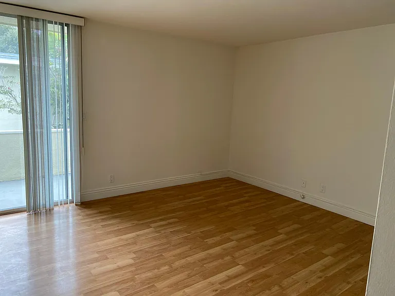 1728 Montana Ave #19 — Photo 8