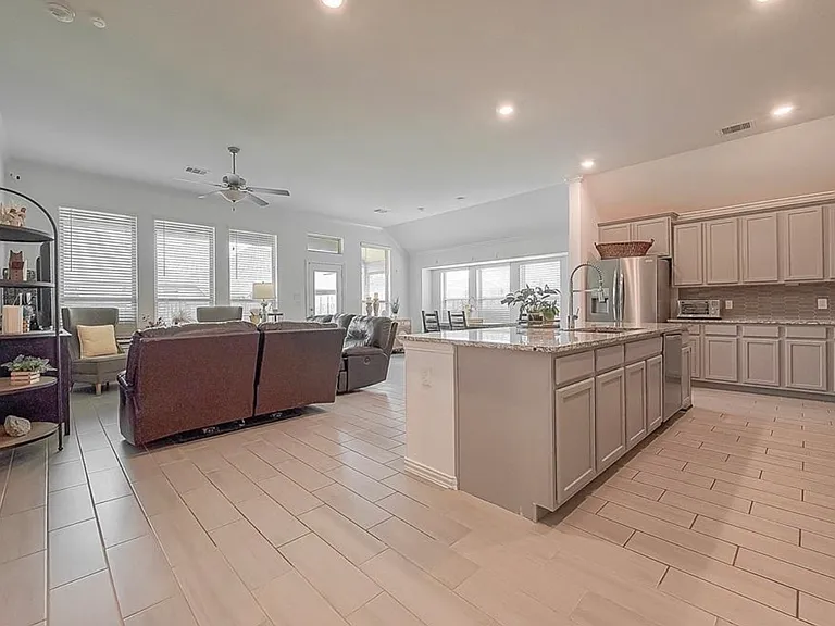 1718 Delta Creek Dr — Photo 11