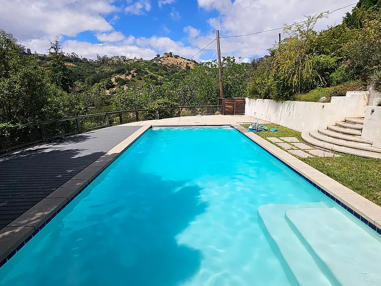2828 Benedict Canyon Dr — Photo 19