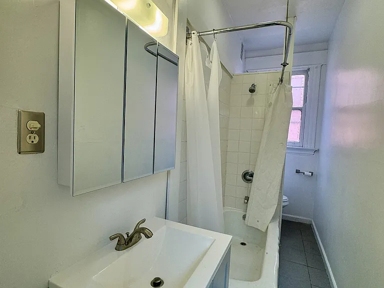 BATHROOM 2