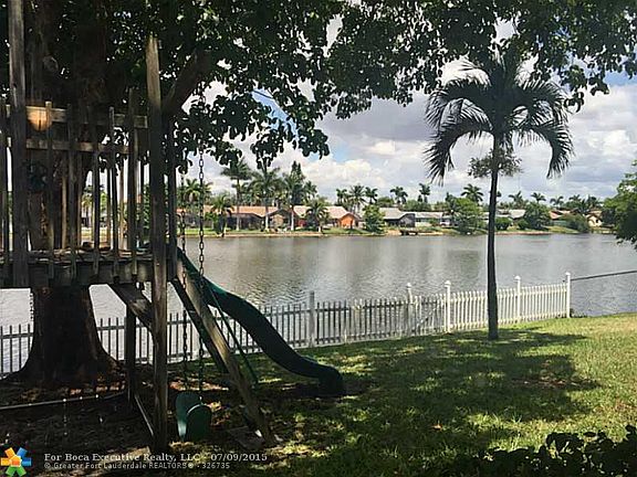 Home For Sale In Windward Isles