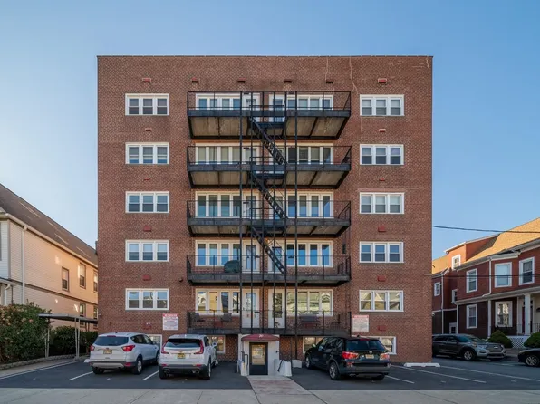 70 W 32nd St APT 1D, Bayonne, NJ 07002
